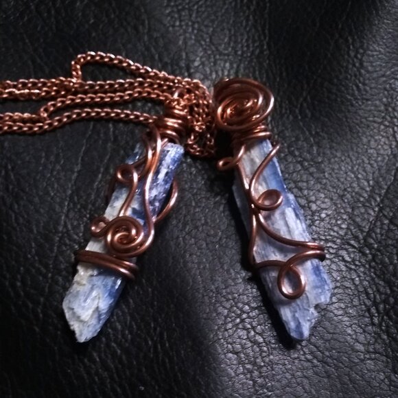 Raw Kyanite Necklace | Copper Wire Wrapped | Reversible + 2-Sided Stone Pendant - Picture 10 of 12